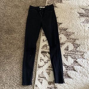 Black ripped skinny jeans